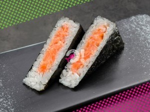 Онигири с лососем Онигири с лососем